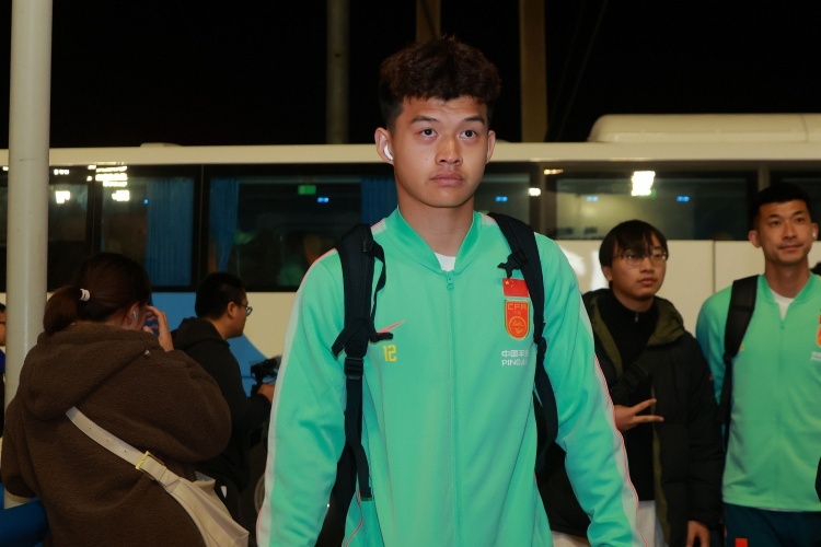 #刘浩帆谈重返国足# 据《北青体育》，今天中国男足进行了抵达澳大利亚后的第2次室