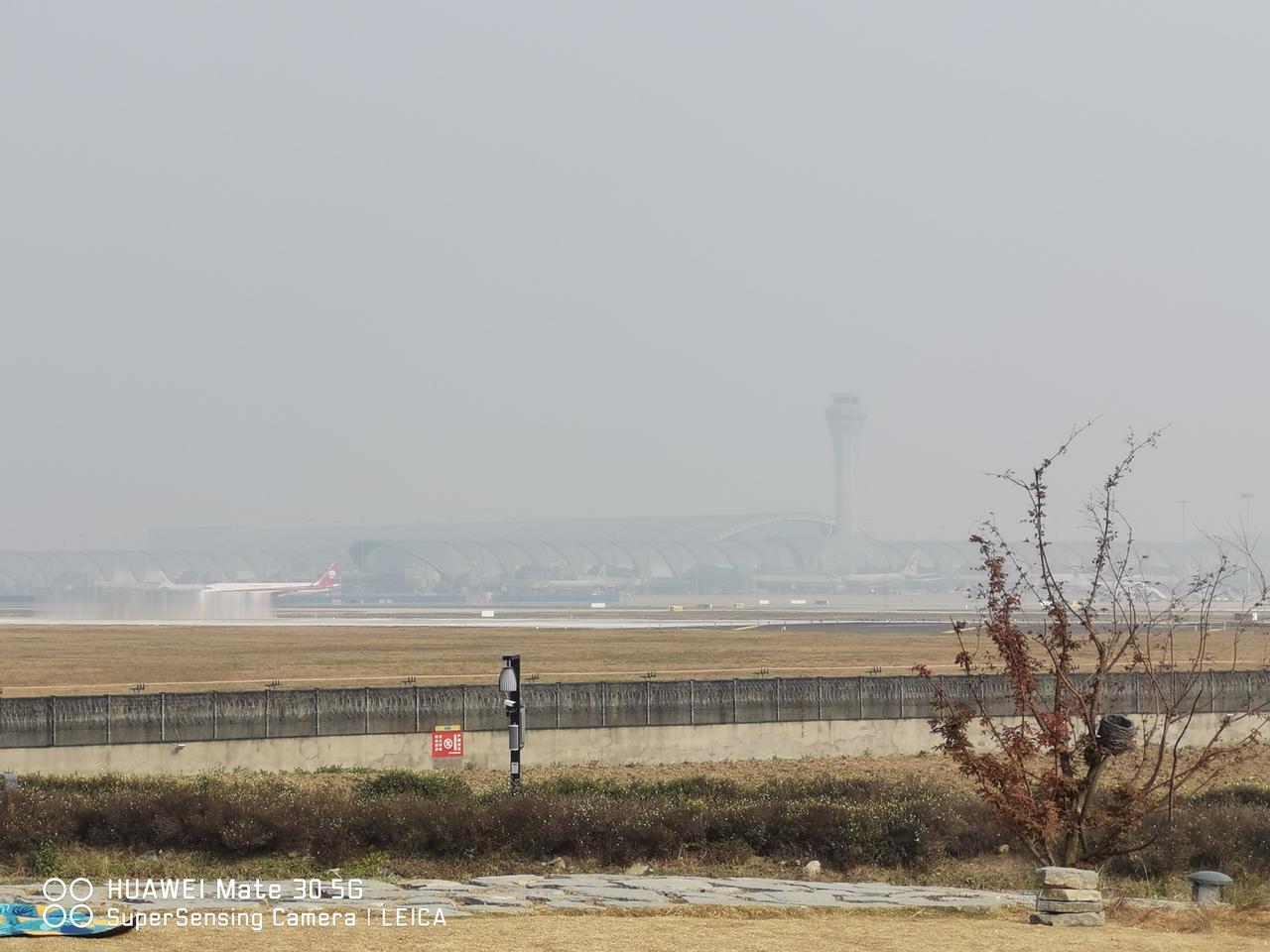 我发现喜欢聚会喝酒的人，并不是喜欢酒的味道，而是酒能麻痹神经，让人放松，酒能让神