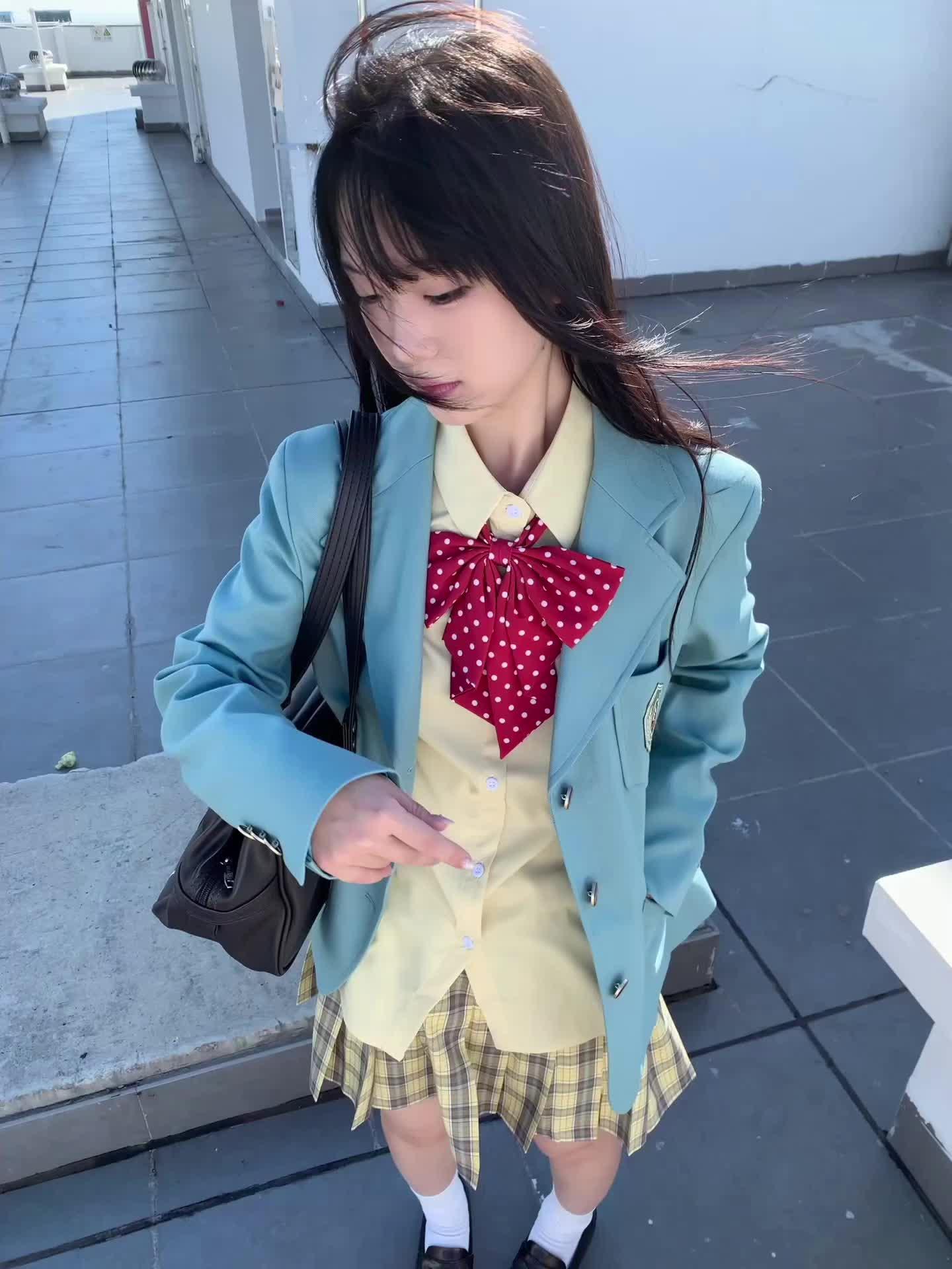 我们是两枚互相撑着对方的回形针🖇️