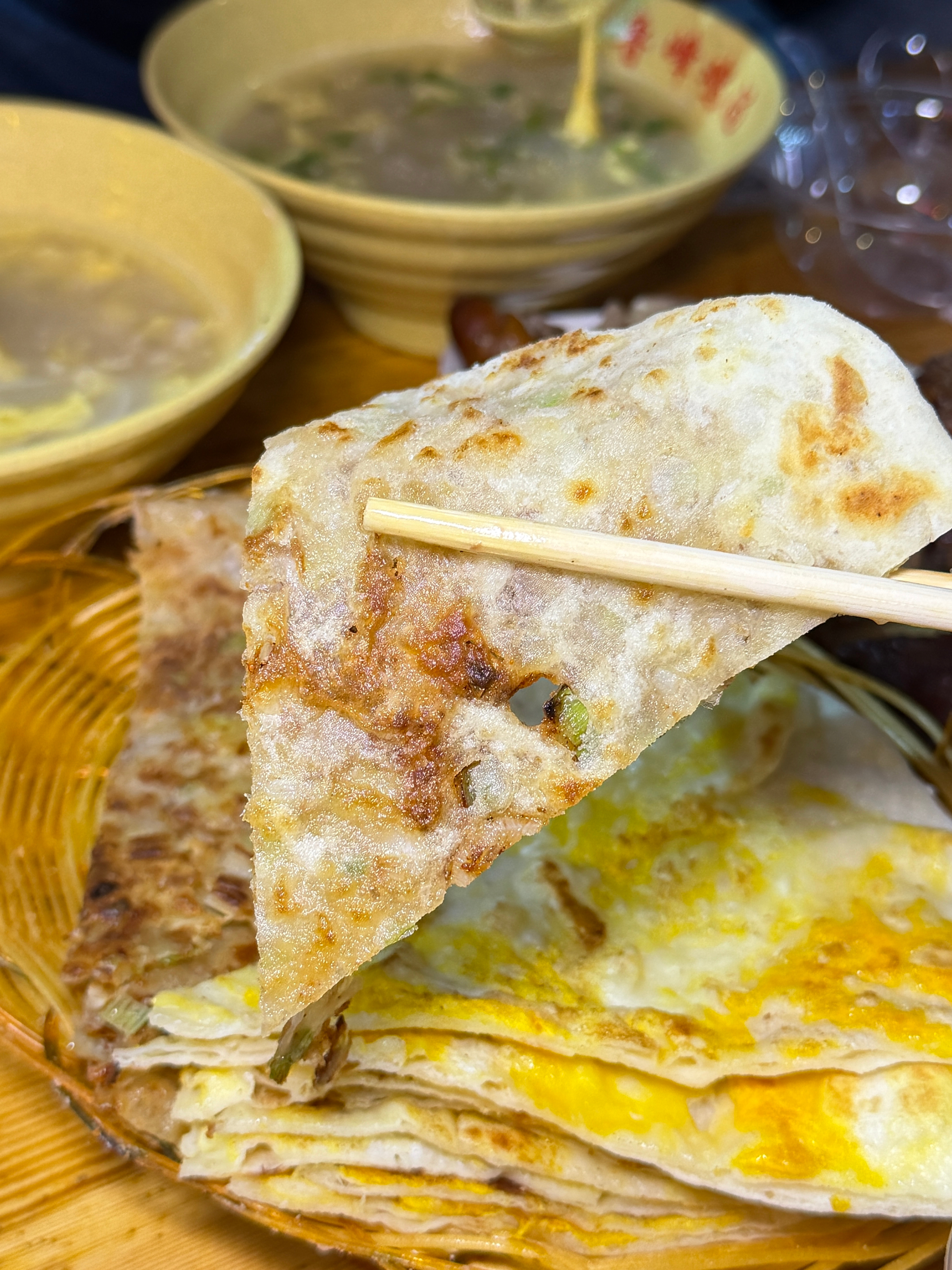 菏泽的鸡汤配羊油饼也太美了吧！ 菏泽