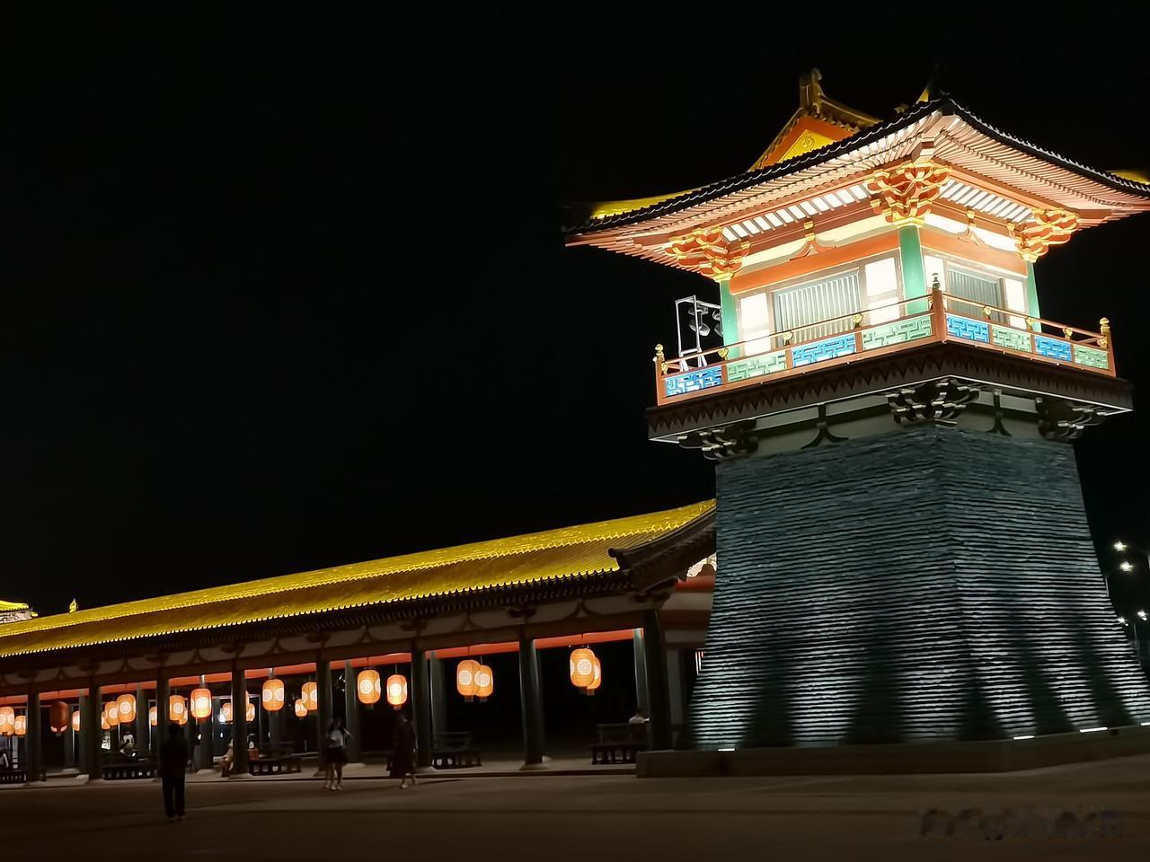 自驾游东北的第三天，途径襄阳！昨晚终于打卡了心心念念的唐城夜景✨
 
给你们整理