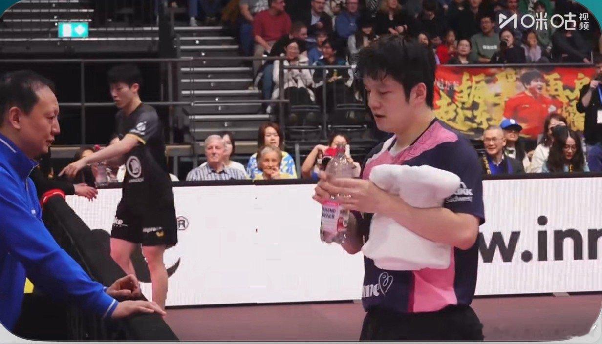 樊振东2-2温瑞博今天东哥有些许着急 