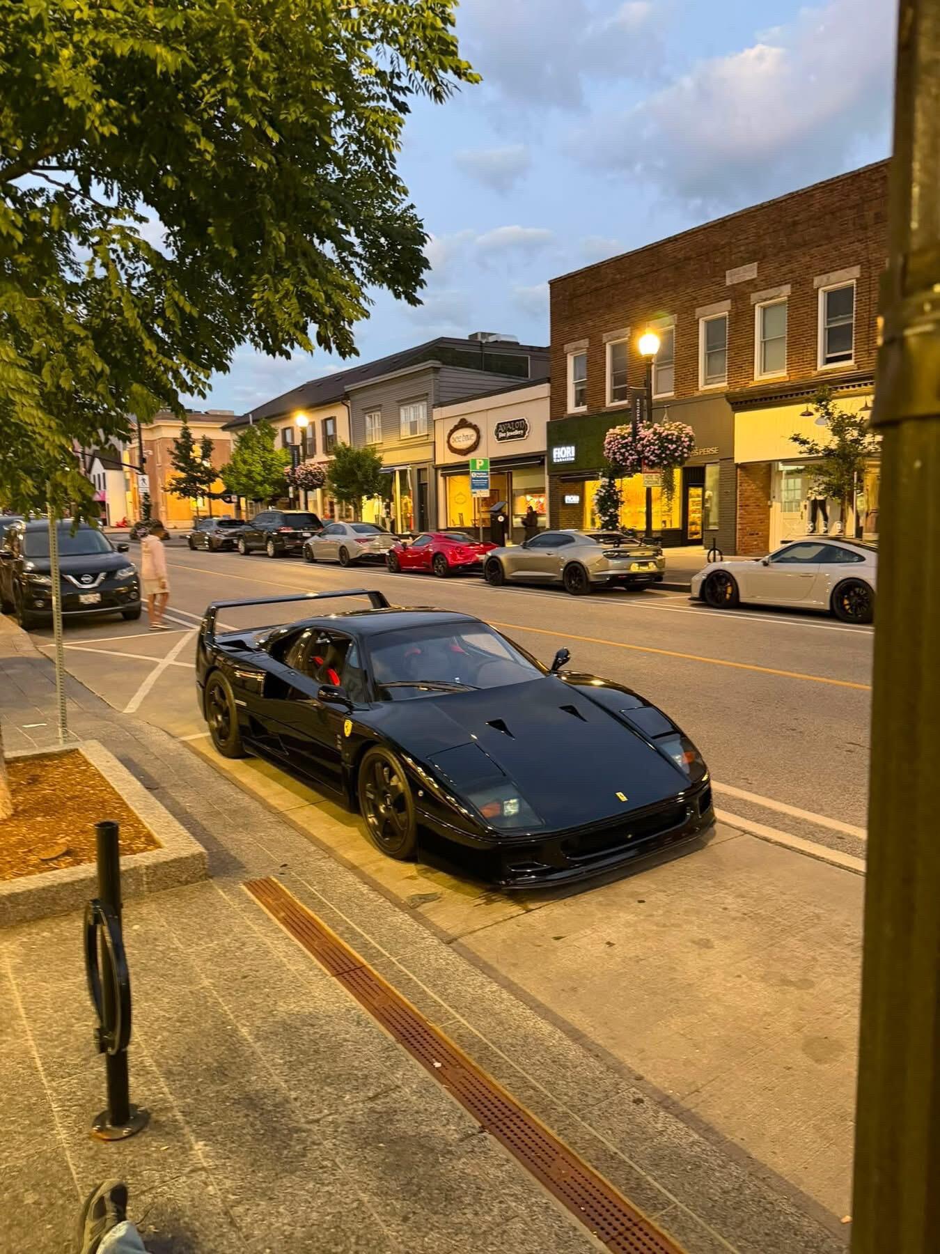 Ferrari F40。