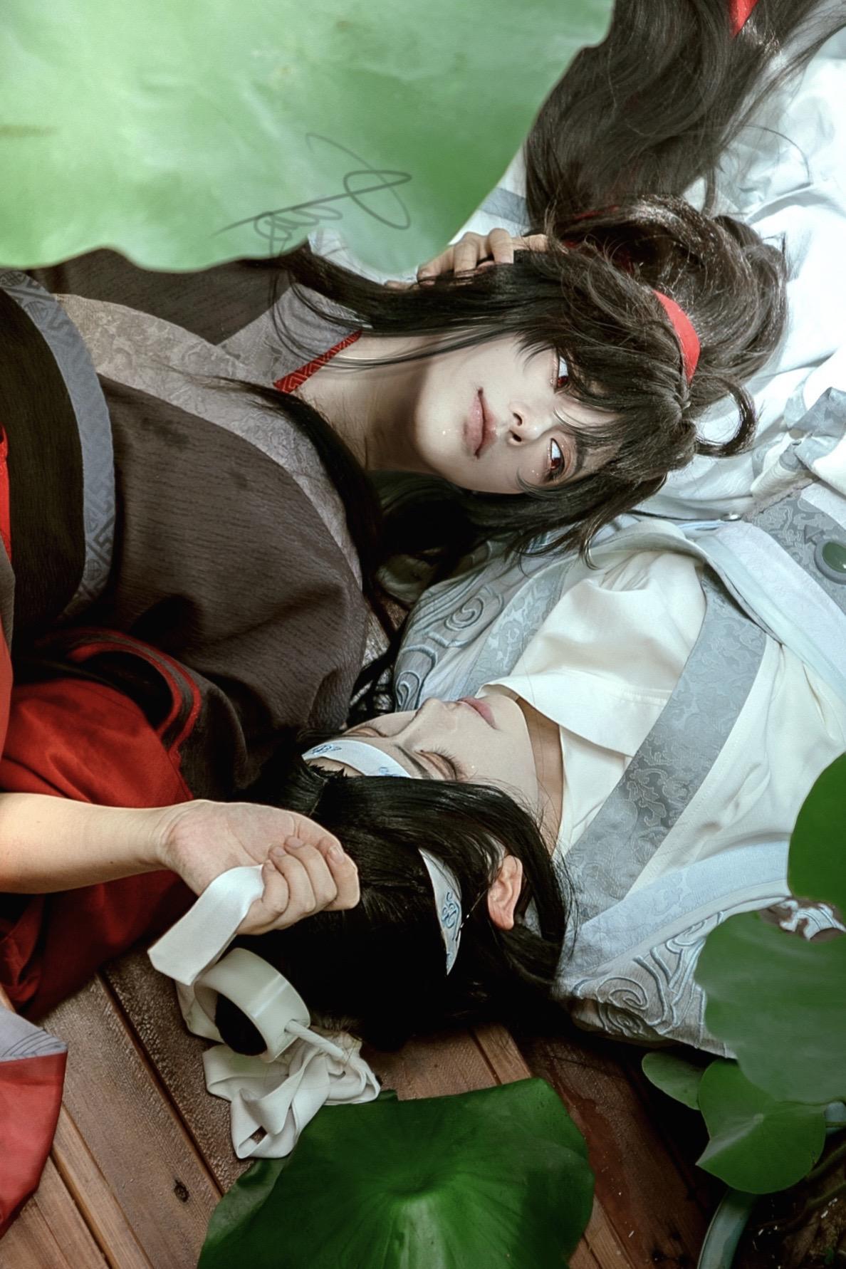 关于我差点顺着这楼梯滚下去掉水里这件事！我有话要说： 救命啊！拍完没有...