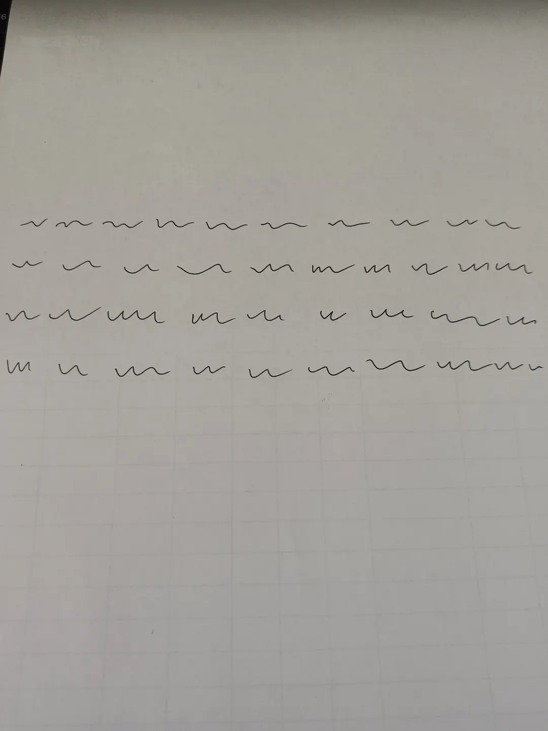 不想写作业于是模仿动画片里的波浪线画了好几张交给了语文老师在我小学三年级的时候，