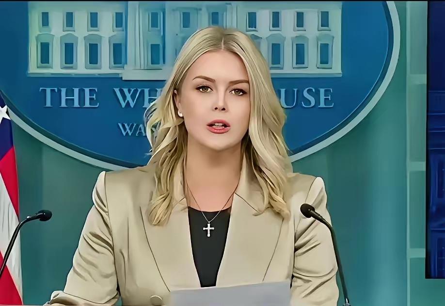 ​美国新闻发言人卡罗琳年纪轻轻的就被特朗普赏识，很快地就猛窜为为美国新闻部的最主
