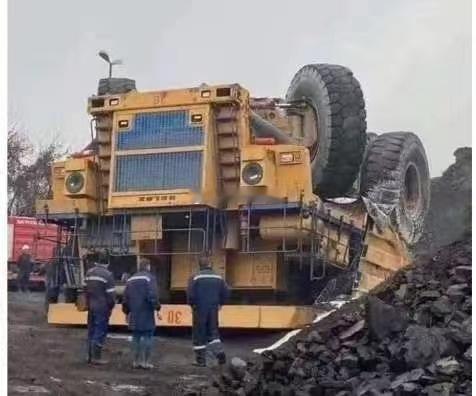 这辆卡车如何翻过来？？？又是如何翻过去的呢？？？ 