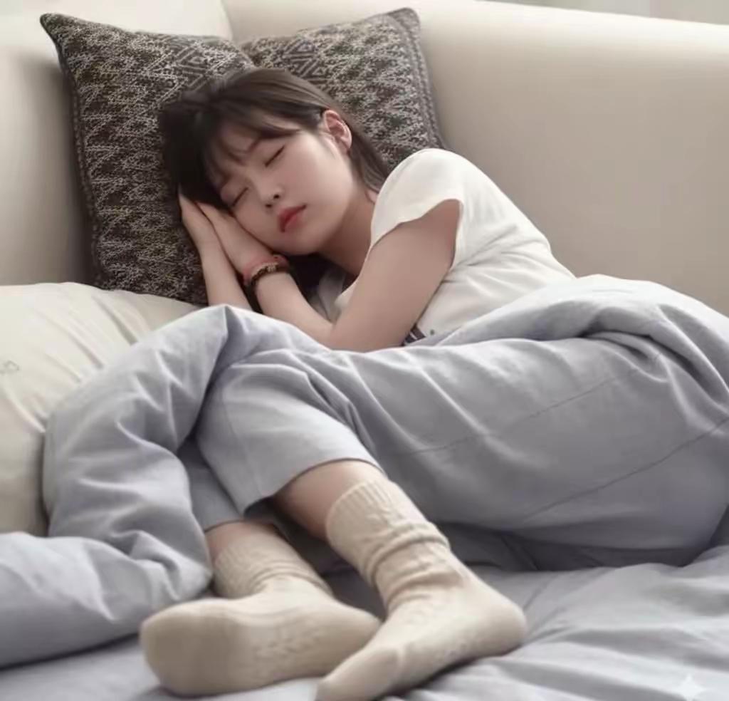 IU李知恩，连睡觉的样子都这么美