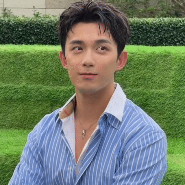 已经被这个👆🏻小👦🏻萌的晕乎了 怎么会有人从小宝宝开始就一直这么萌啊