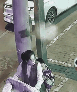 偷手机的小偷真是太牛逼了，本事是真厉害！！！！
果然没胆子是做不了小偷的！
光天