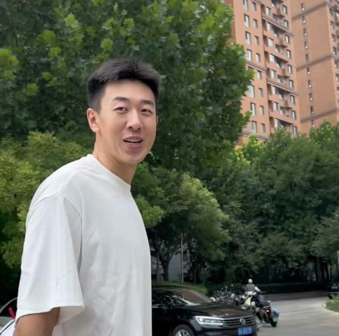 据球迷透露辽宁男篮正寻求和北控男篮做一笔交易！

因为韩德君退役了辽宁队五号位只