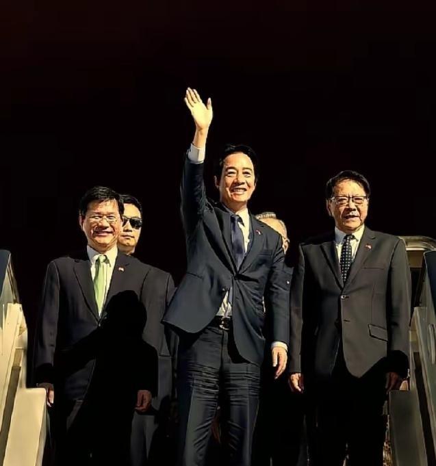 台湾这两天，老百姓都慌了，现在岛内从手握百亿资产的企业大亨，到每天挤地铁的普通上
