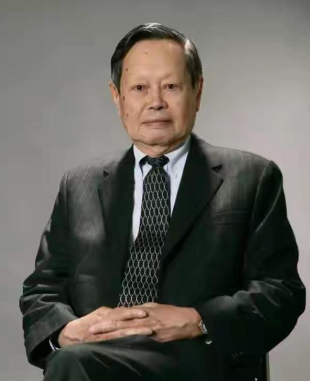 合肥一中沉痛悼念深切缅怀杨振宁先生——中国科学界的杰出巨星永远长存

2025年