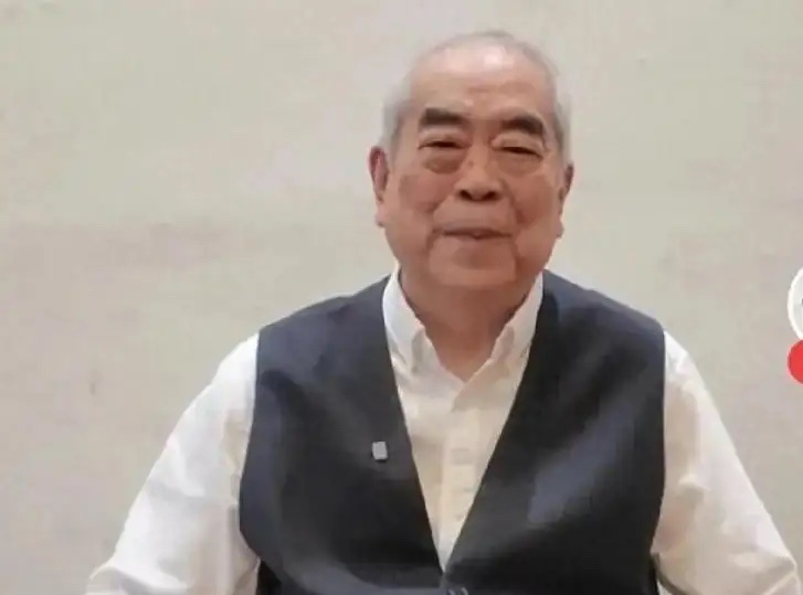 范增露面回应，37岁徐萌赢在生出儿子，54岁女儿输在这一点。消失了近四个月的中国