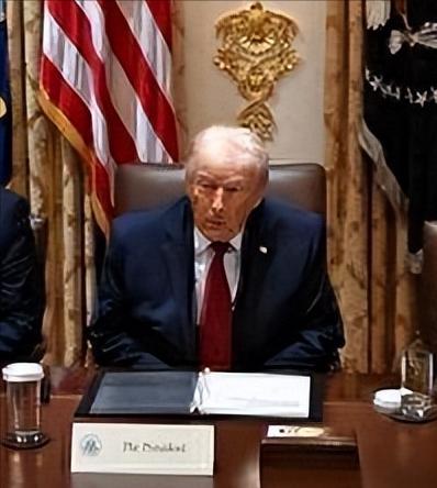 特朗普大忽悠啊。
一张嘴就画了两张饼。
把数字说得特别大。

前脚刚。
许诺农民