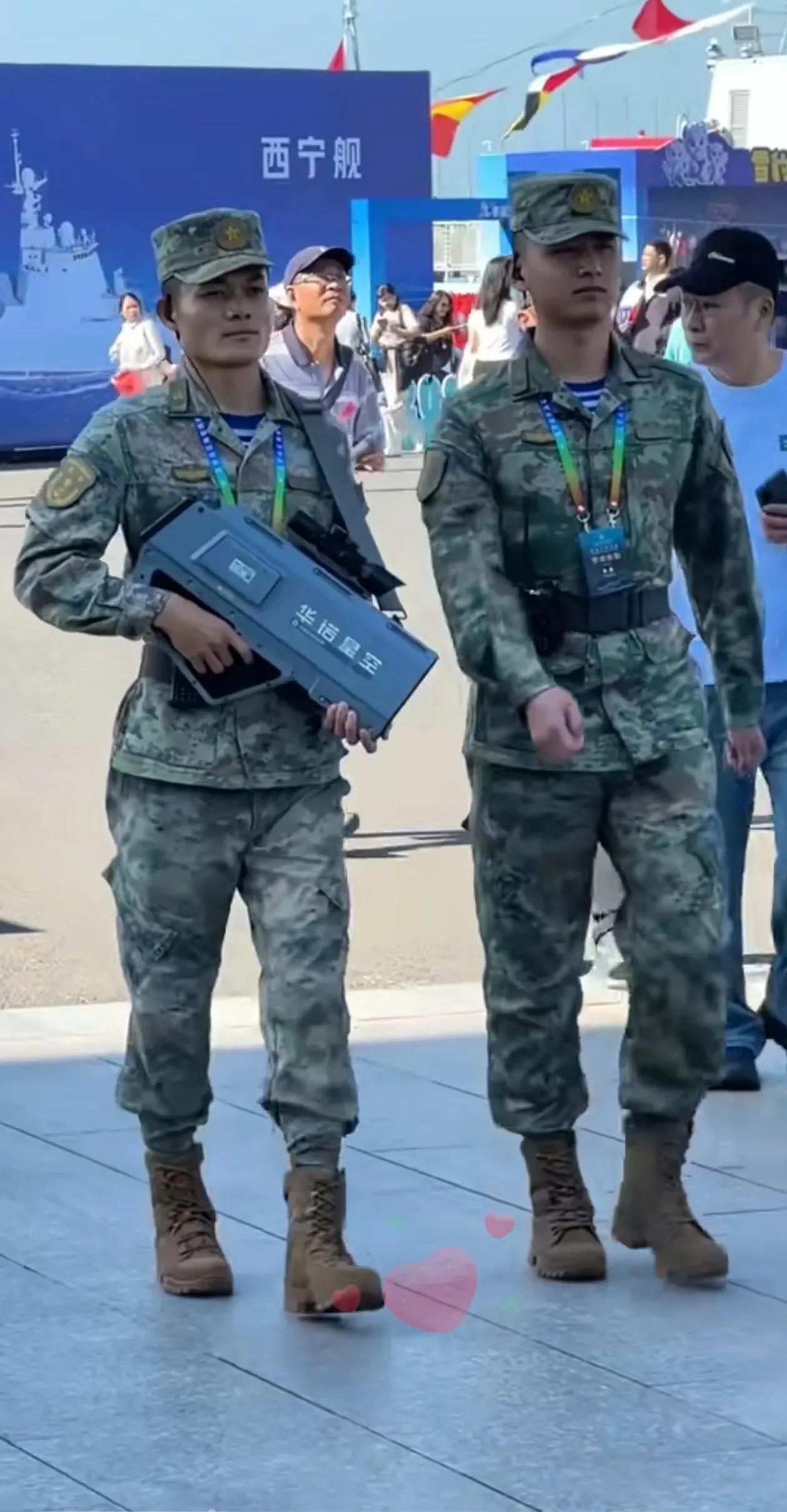 这款造型奇特的装备是什么武器？有没有懂的朋友科普一下！