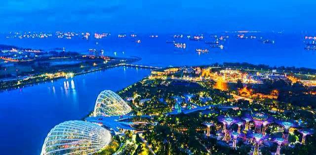 南部战区组织海空联合演训，亮出守护海域的实力；海警同步开展执法演练，打磨海上现场