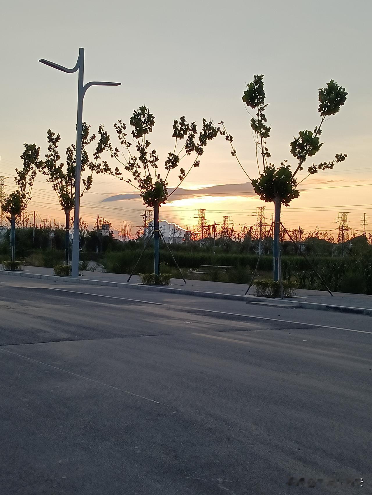 陕西人天天说他想一脚把西安的大太阳踢到隔壁甘肃庆阳去，问庆阳人同意不同意？

我