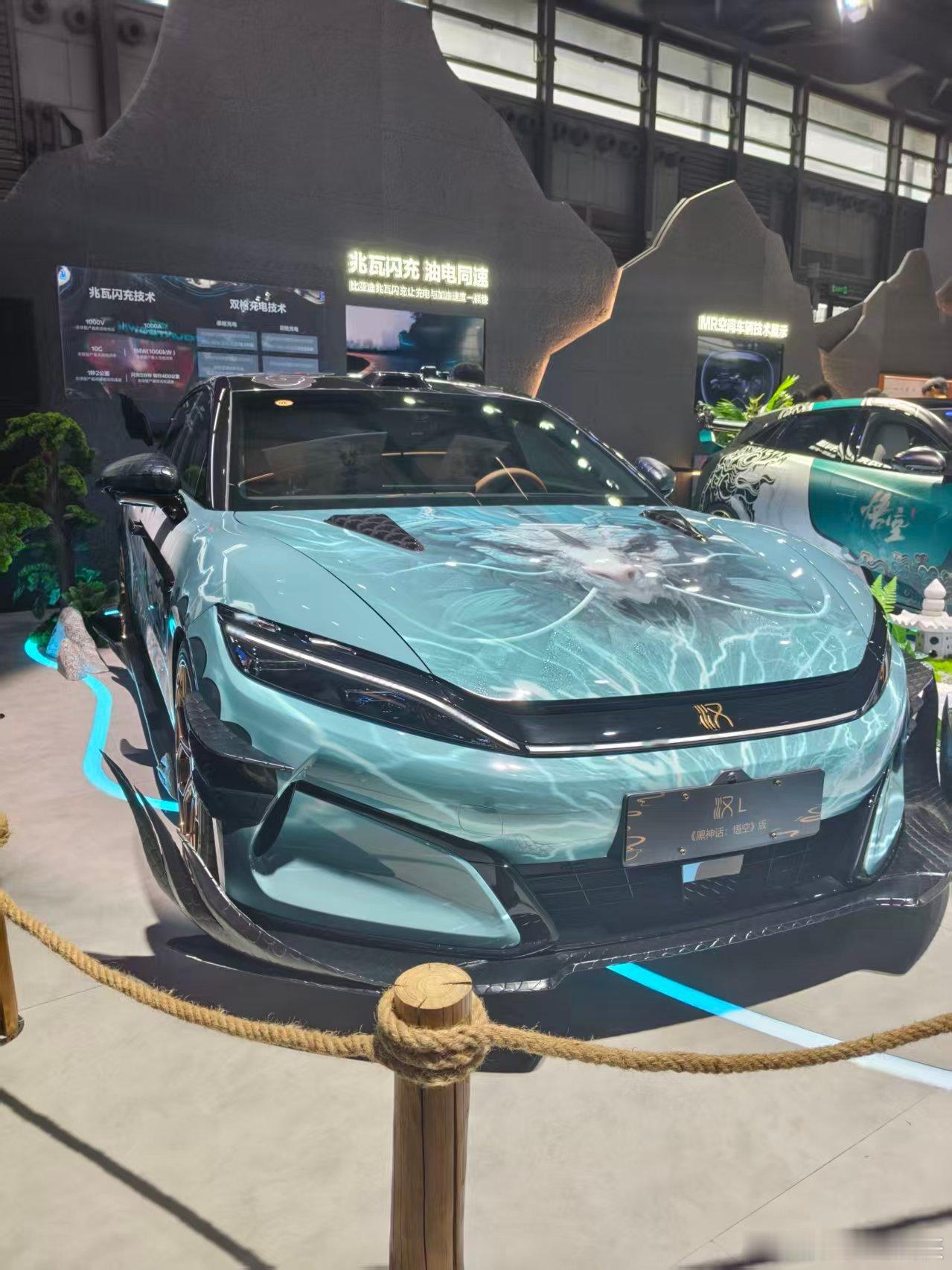 打卡2025ChinaJoy 比亚迪展台。仰望U9还是那么帅，让人眼前一亮。当汉
