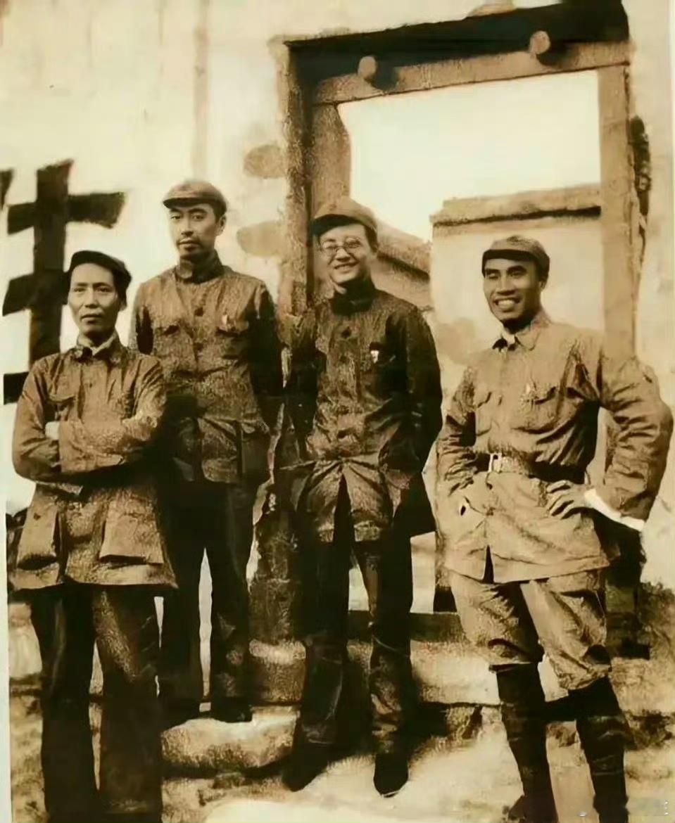 什么叫骨瘦如柴？看看这四位刚经历长征后 ​ ​​​