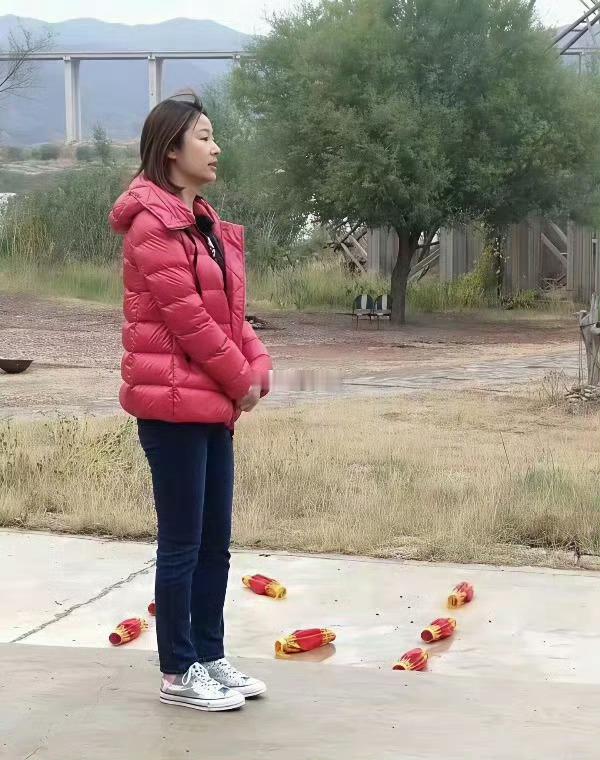 现在才发现，林心如没了美颜长这样，比普通人耐看，不愧是明星。 