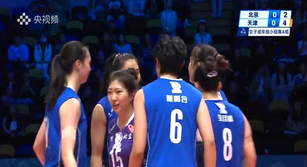 “19比16，再丢两分就要被北京拖进决胜局，天津替补席的空气快凝固了。”

这时