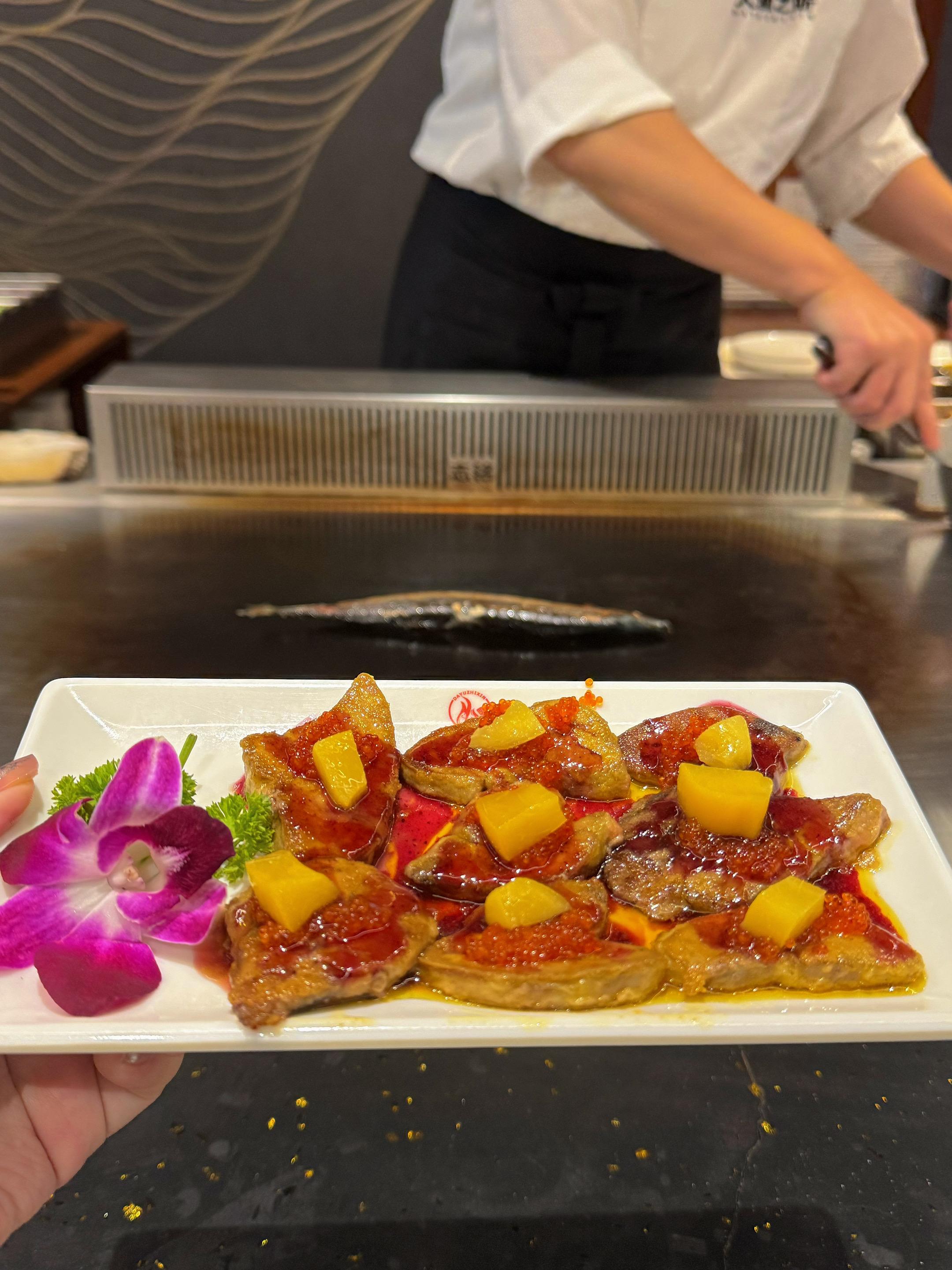 我开心的一天也要感谢这位铁板烧厨师师傅。面带微笑真诚待人的人可以给人带...