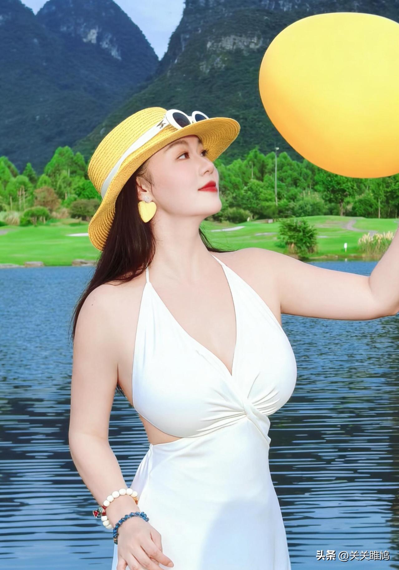 桂林山水甲天下，欢迎你们来广西玩!
天很蓝，水很蓝，适合放松心情，陶冶情操，呼吸