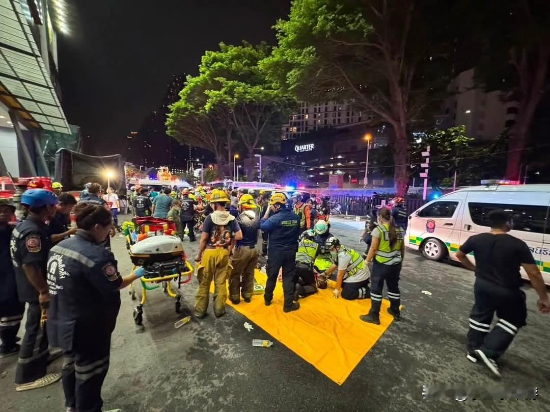 💔🕯️曼谷拉抛路酒吧大火夺走27条人命！深夜爆炸吞噬整间场地，大量人员被困厕