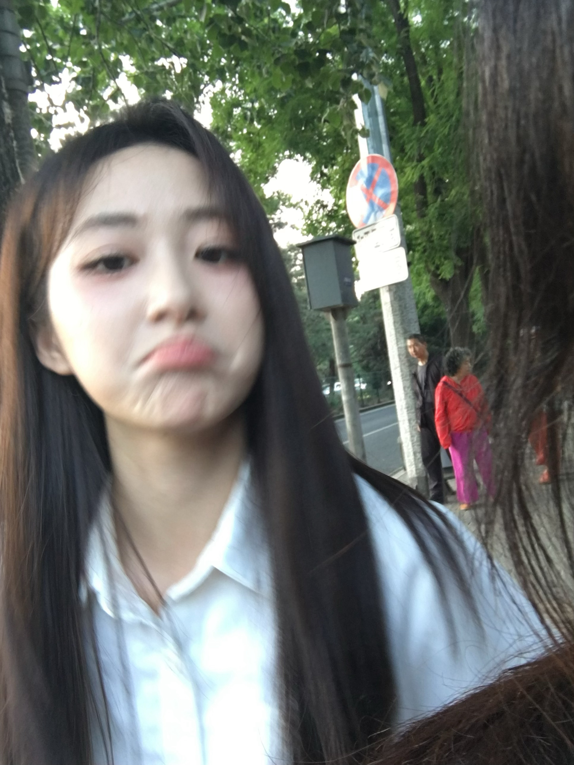 这个女孩萌
