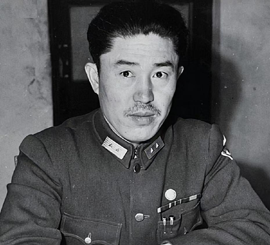 1938年，韩复榘因抗战期间擅自撤退、贻误战机被军法处置。

随后，郑洞国接到任