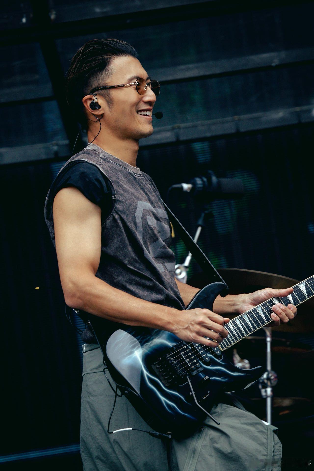 谢霆锋武汉演唱会 谢霆锋已进入最终彩排阶段，听说歌单有变化，造型可能也有上新，现