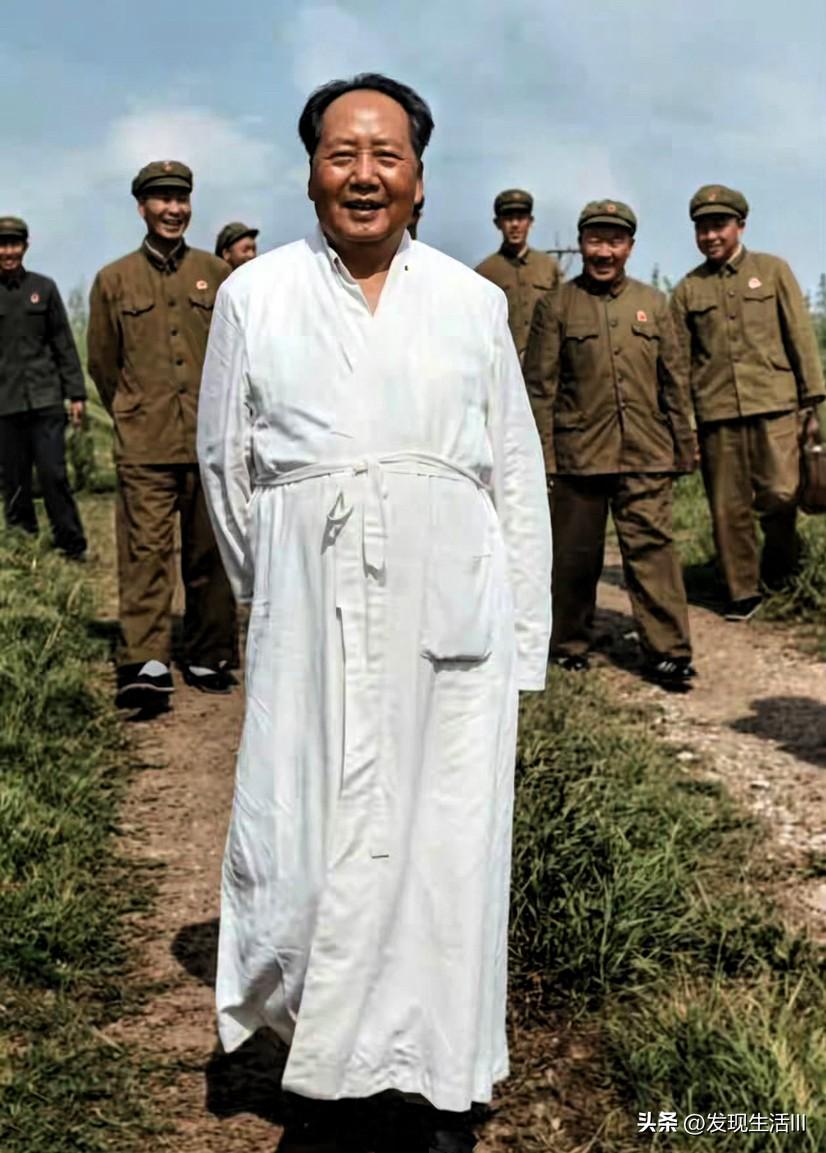 1966年7月16日，73岁高龄的毛泽东最后一次畅游长江，虽历时1小时05分钟，