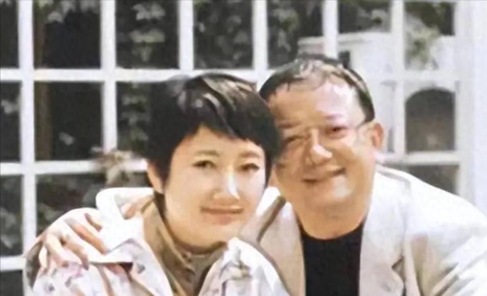 1996年10月，48岁的王刚娶了36岁的成方圆，有一次，王刚醉酒后对成方圆说：