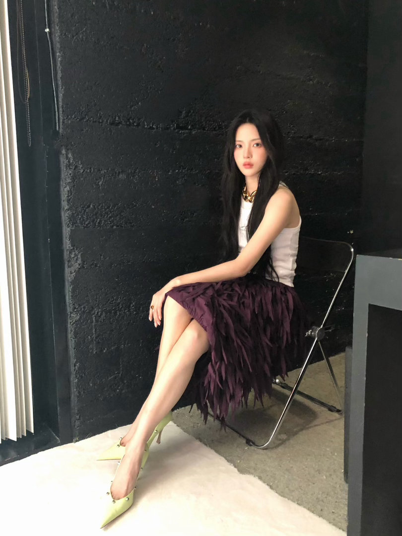 杨超越时尚界宠儿杨超越在挚友里独一份杨超越的时尚感自带灵气，品牌挚友的合作认可度