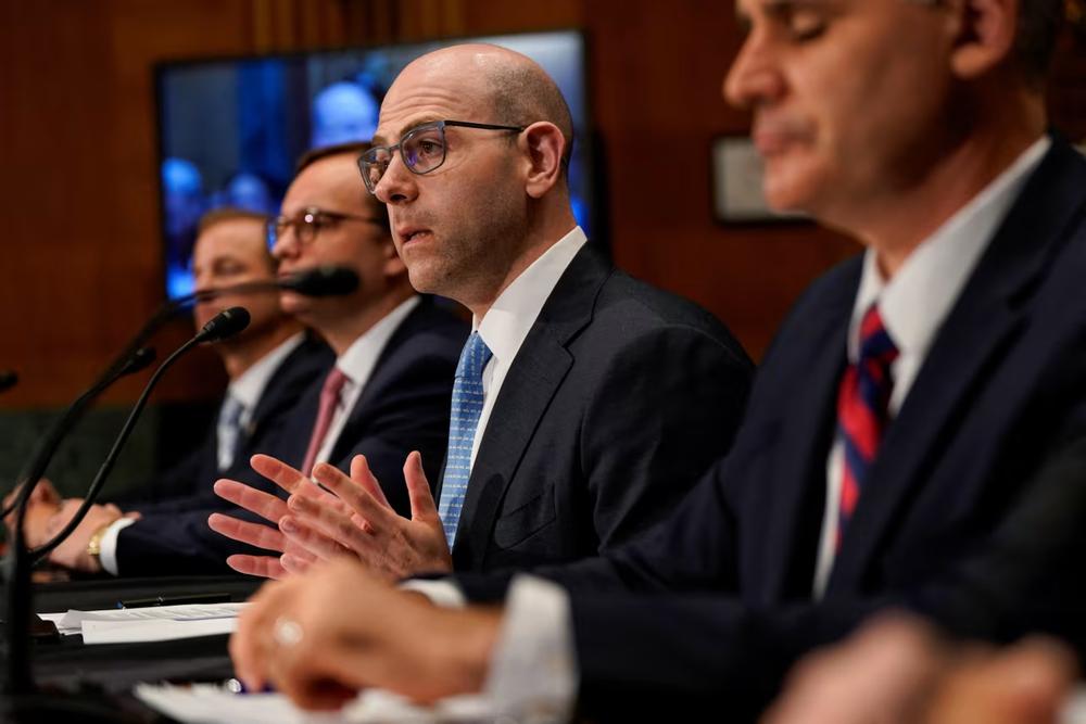 不等了，英国直接来中国

3月23日，中共中央政治局委员、中央外办主任王毅在北京