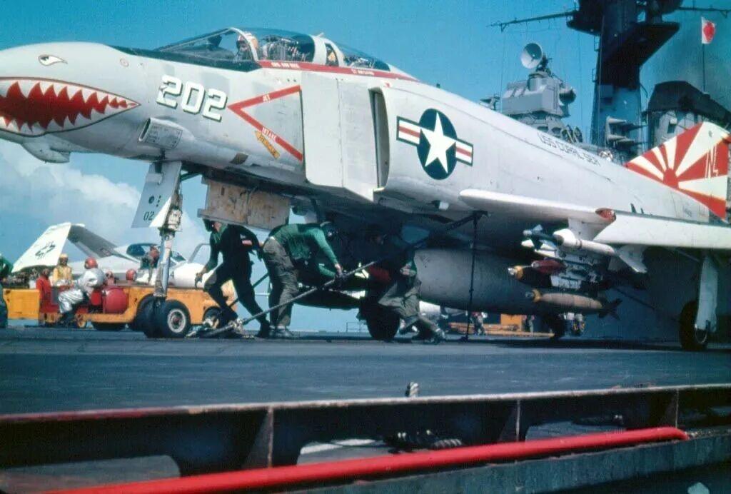 1971年，美国海军CVA-43“珊瑚海号”航空母舰上VF-111“射日者”中队