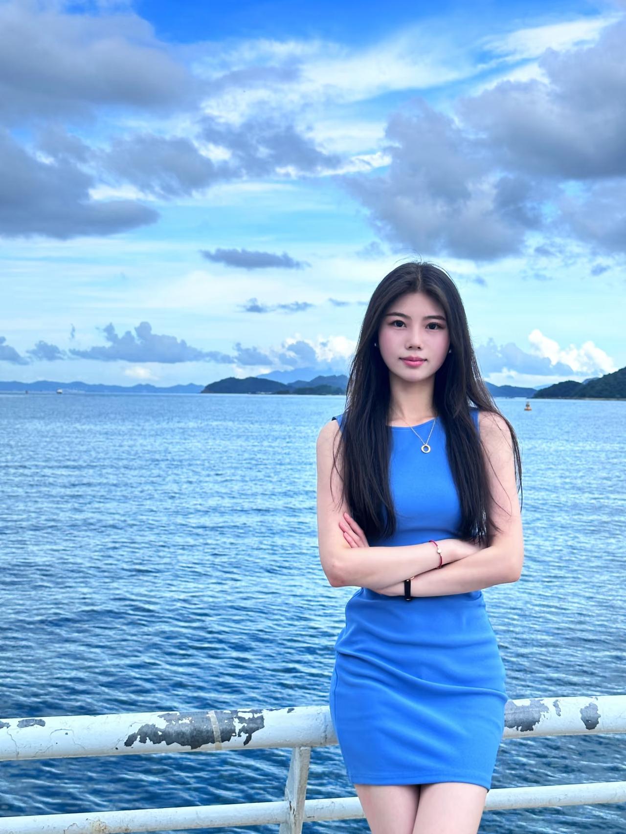 凤凰台上忆吹箫·行迹随心

作者Ⅰ朱珠
 
海畔临风，蓝裙裁浪，晴云漫卷汀洲。