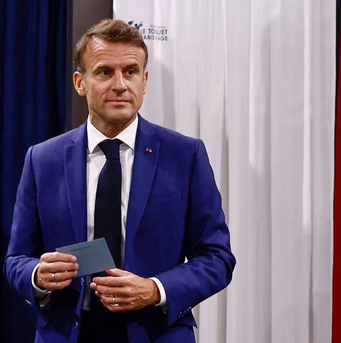 重磅！
法国可能要把圆明园被抢走的宝贝，连同当年抢走的紫禁城藏品归还给中国了。