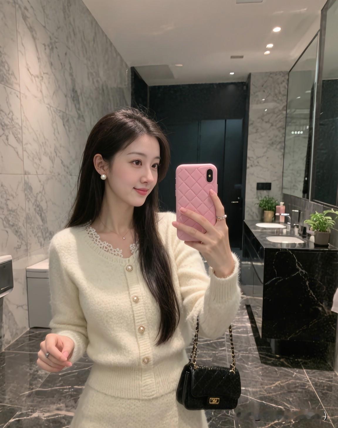 成年人的世界，
工作就是生存的底色。
大环境越卷，
越能看清现实：企业难，个人更