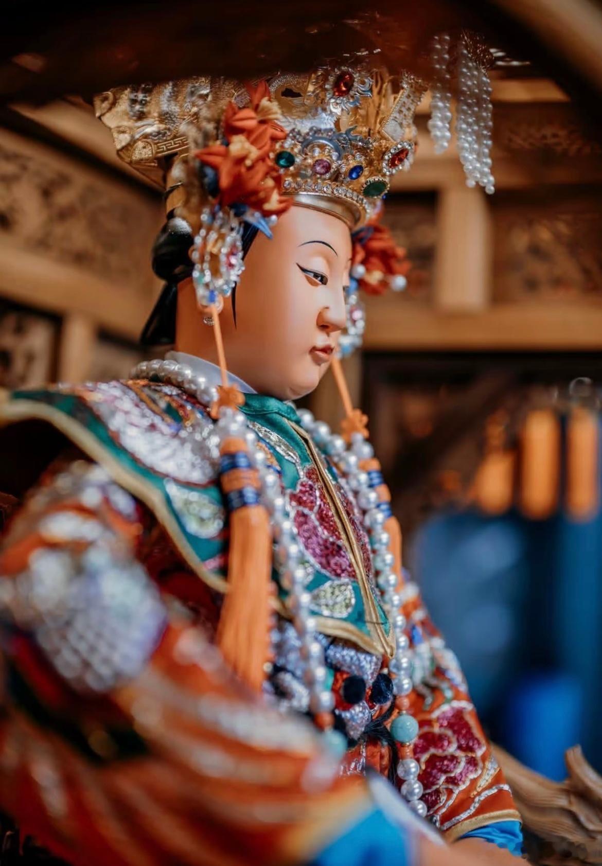 日子悠悠荡荡，驶过万水千山，人生匆匆，去年、今年、明年，不过眨眼之间。日子像一艘