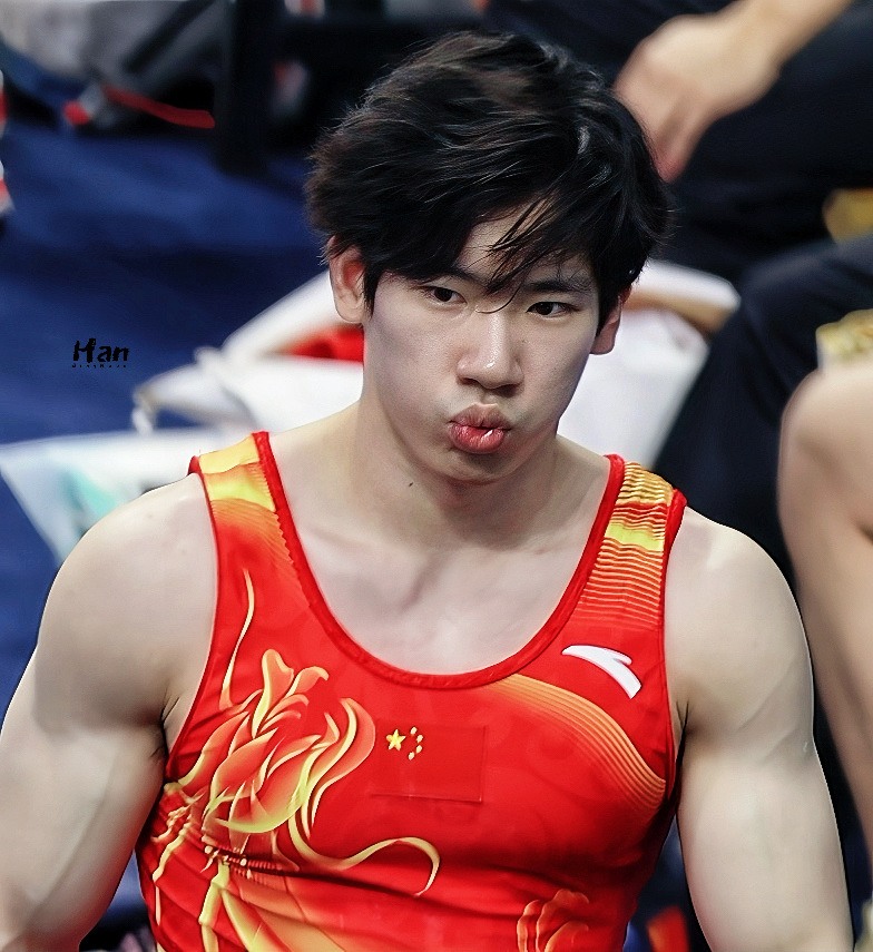 男孩子嘟嘴是要干嘛张博恒