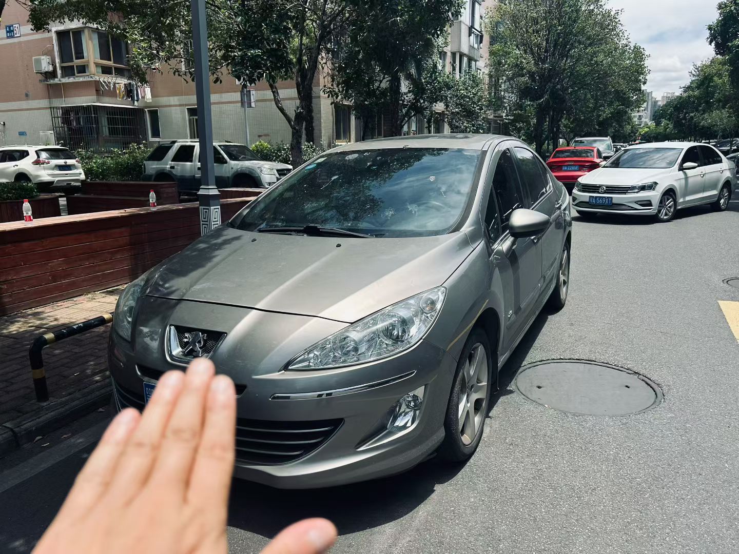 客户置换给我的老款12年标致408，车况还行，但搁现在已经没啥售卖价值，刚才直接