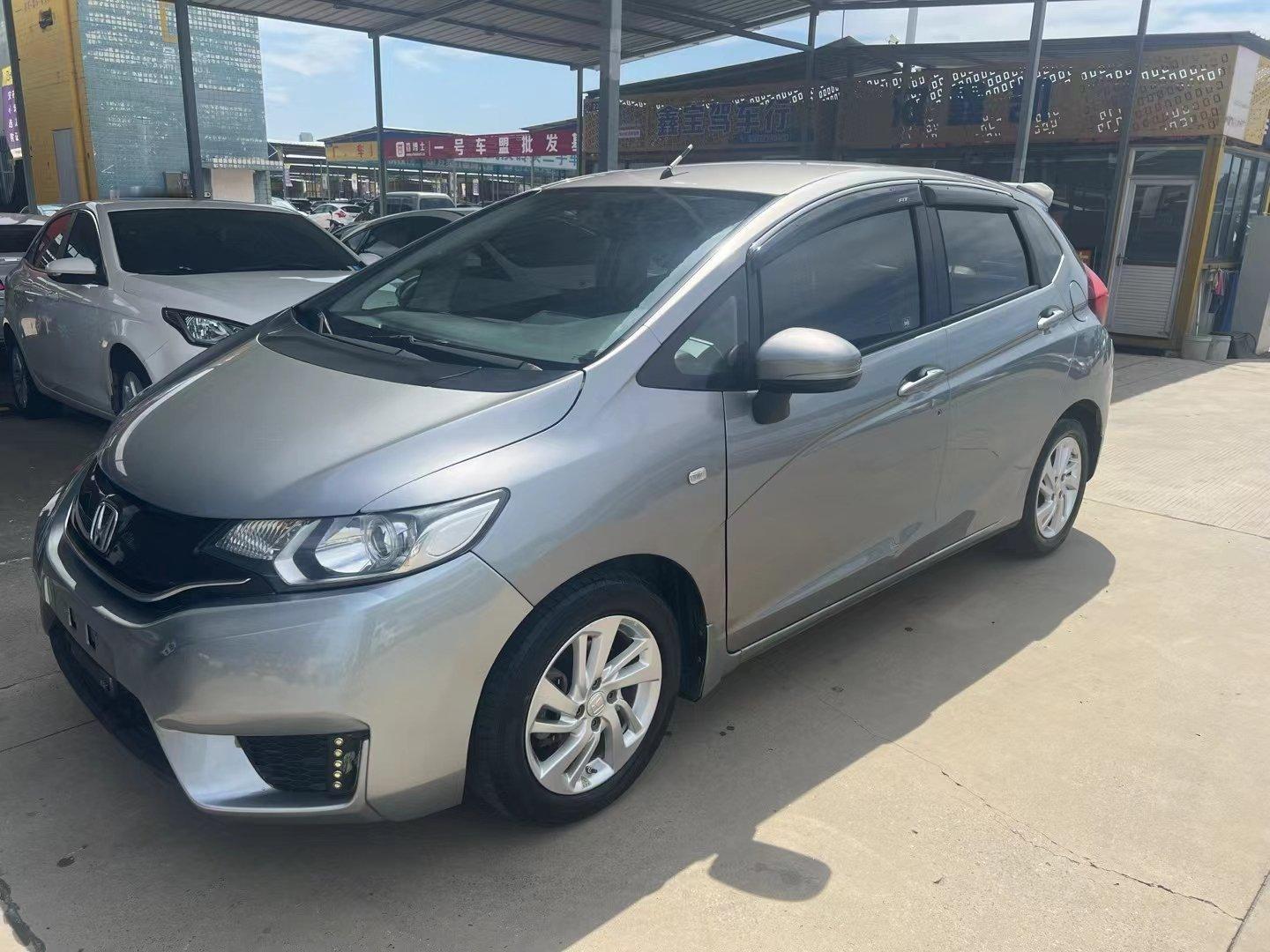 14年飞度，精品车，实表6万多公里，百公里5个油，空间大，好上手，居家代步首选#