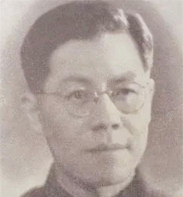 那位曾经写出了《新儿女英雄传》的作家孔厥，曾经风光无限，结果因为一念之差，人生急