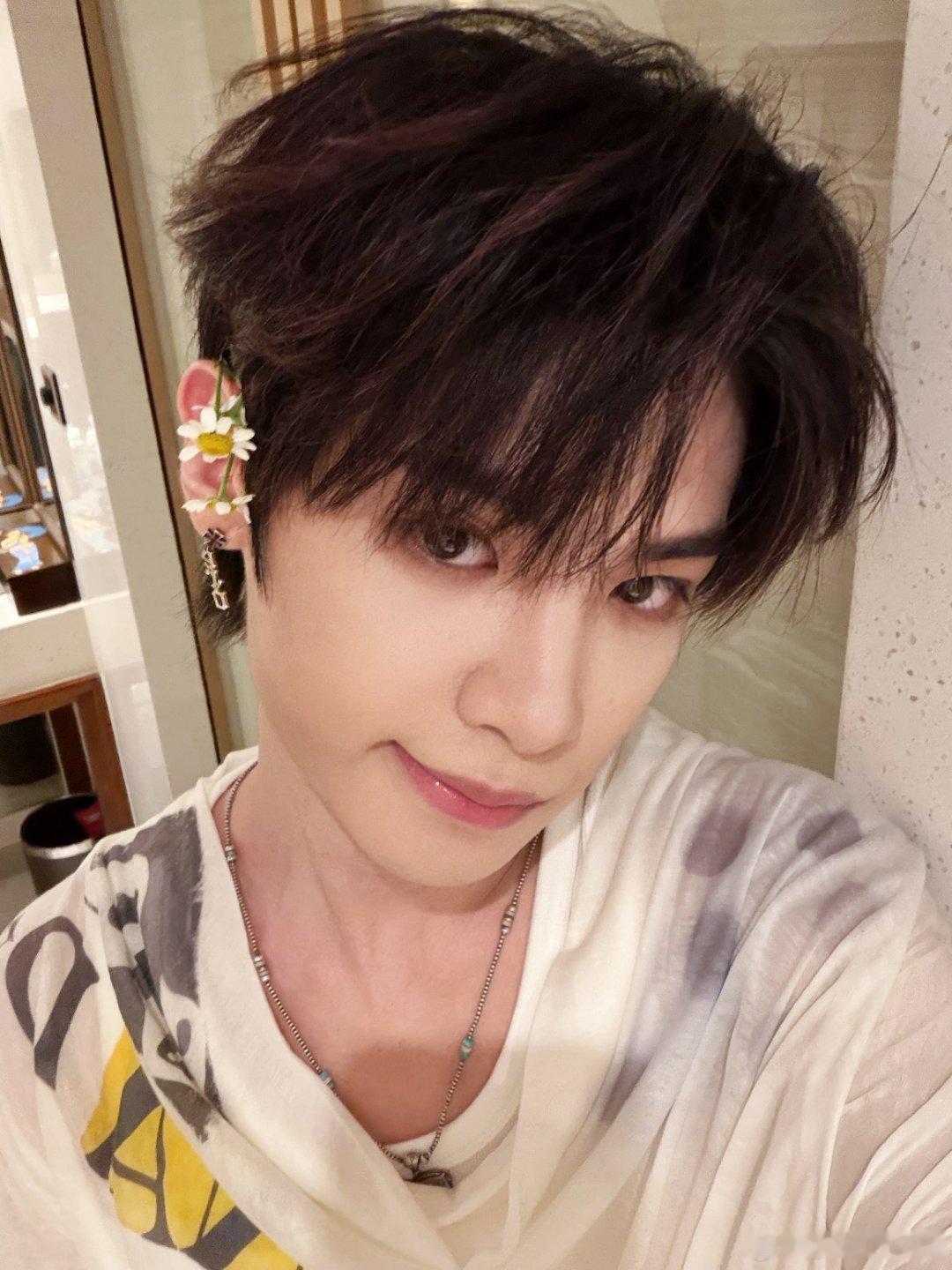 黄明昊 hmh黄明昊闪光时刻 hmh黄明昊贾想世界演唱会 hmh黄明昊海澜之家元