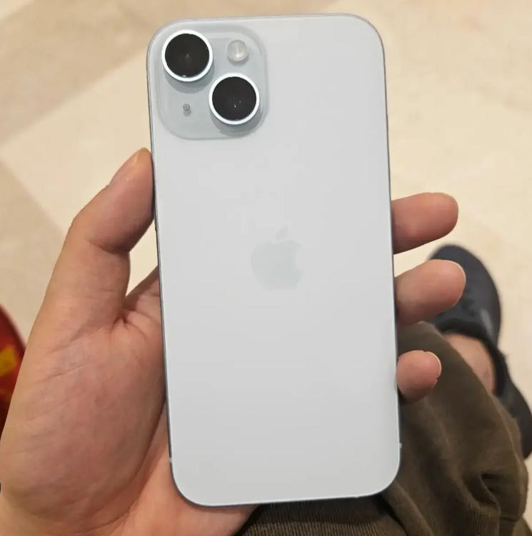 平时喜欢拍照的人现在真心不建议买iPhone了，五六千的预算还只能买到“主摄+超