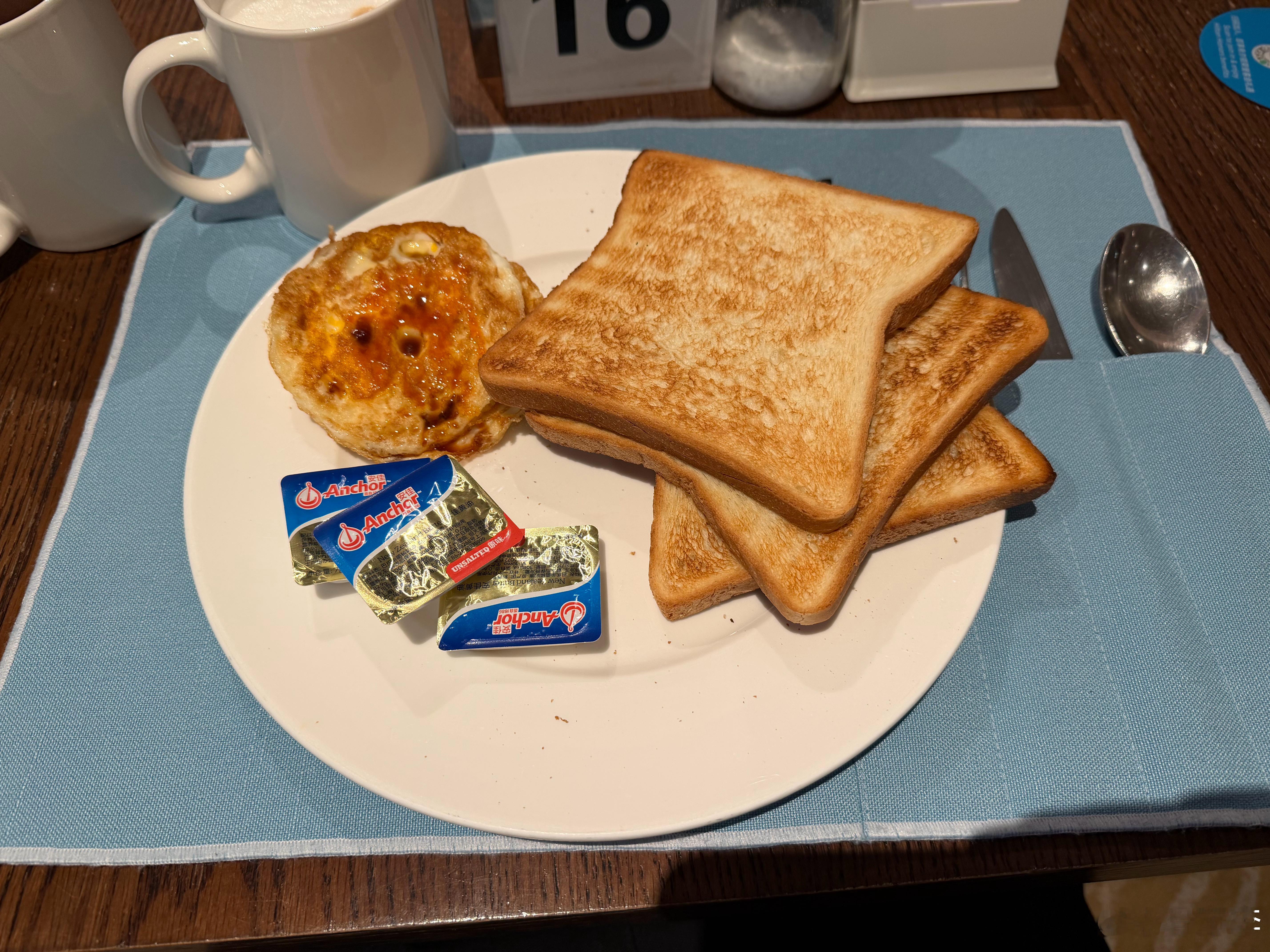 早！今天这面包的焦褐感就非常迪丽舍斯了平时这个点，已经火急火燎的到车展门口准备战