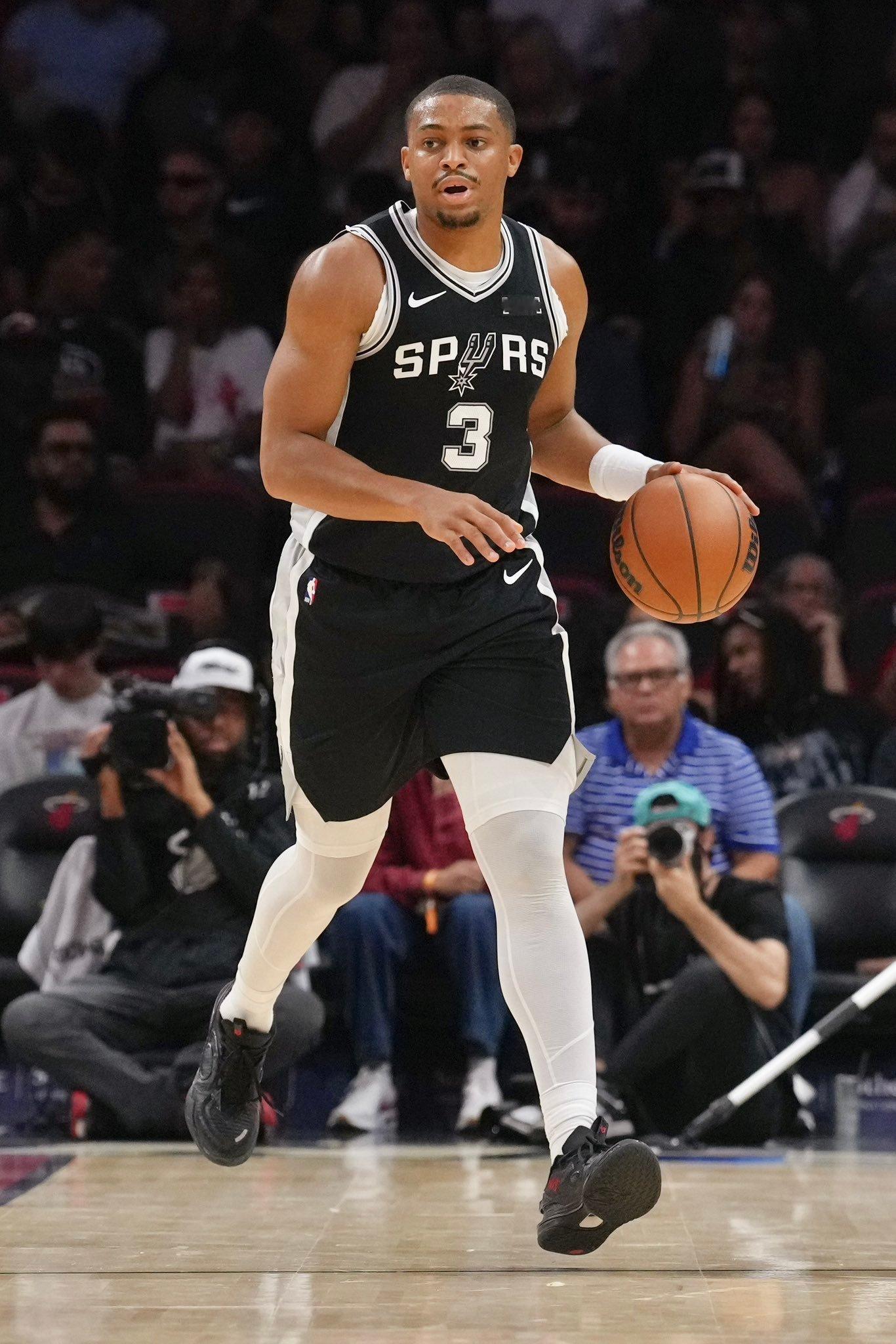 记者 Nick DePaula : “凯尔登-约翰逊和中乔体育签下多年数百万美元