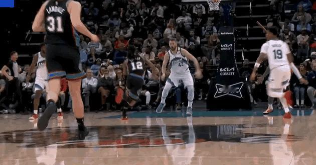 又是乐福！莫兰特复出再现玩命隔扣，想通了？
看图1这高度跟前几年没区别啊，可惜未